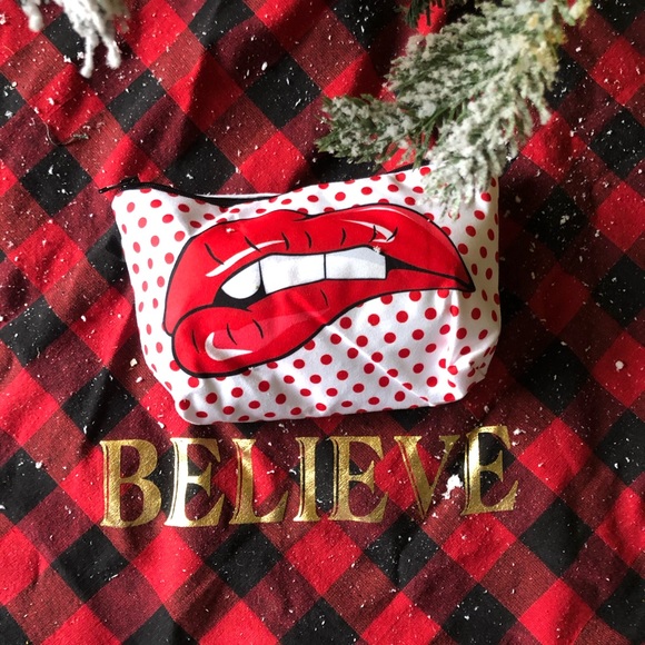 The Emergency Dash Bag - Picture 3 of 3